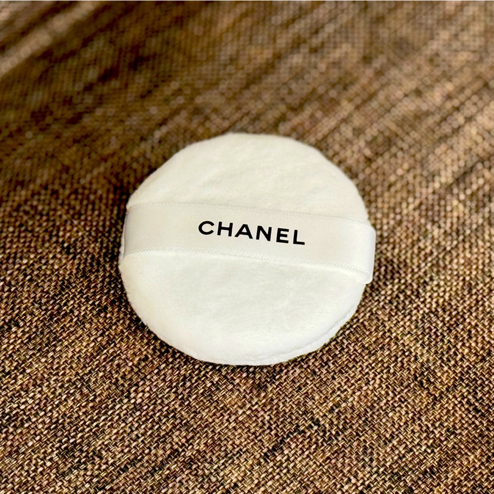 Brand New!Rare!Chanel
makeup puff;A forever keep